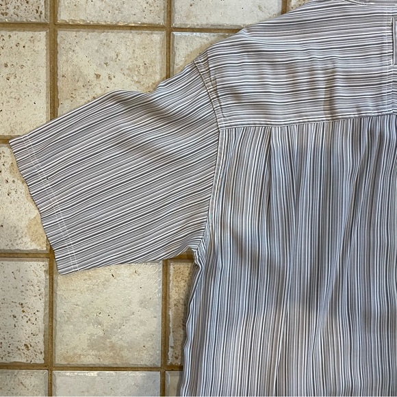 Grey North face short sleeve button up shirt. - Picture 7 of 12